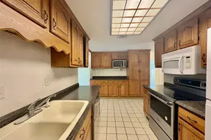 605 Barnes Pkwy, Nokomis, FL 34275 - Photo 8