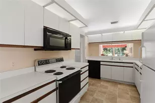 5721 Casa Del Sol Blvd, Sarasota, FL 34233 - Photo 10