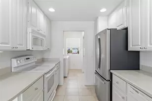 1418 Burgos Dr, Sarasota, FL 34238 - Photo 14