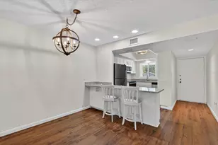 2522 Clubhouse Dr, Sarasota, FL 34232 - Photo 8