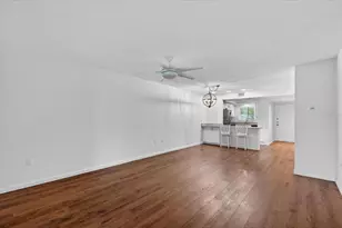 2522 Clubhouse Dr, Sarasota, FL 34232 - Photo 16