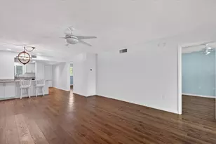 2522 Clubhouse Dr, Sarasota, FL 34232 - Photo 12