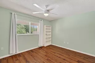 2522 Clubhouse Dr, Sarasota, FL 34232 - Photo 22