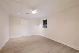 103 Fillmore Dr, Sarasota, FL 34236 - Photo 26