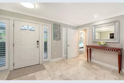 121 Holly Avenue, Sarasota, FL 34243 - Photo 10