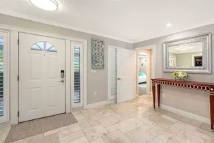 121 Holly Ave, Sarasota, FL 34243 - Photo 10