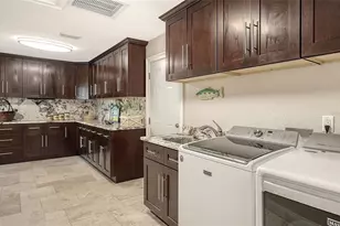 121 Holly Ave, Sarasota, FL 34243 - Photo 20