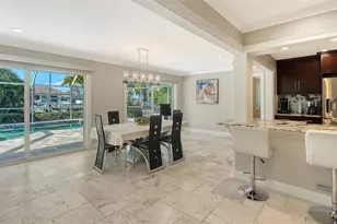 121 Holly Ave, Sarasota, FL 34243 - Photo 14