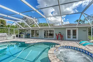 121 Holly Ave, Sarasota, FL 34243 - Photo 6