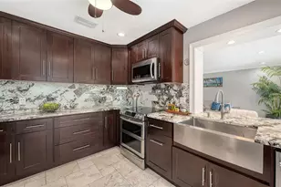 121 Holly Ave, Sarasota, FL 34243 - Photo 18