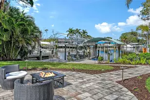 121 Holly Ave, Sarasota, FL 34243 - Photo 4