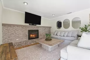 1467 Georgetowne Dr, Sarasota, FL 34232 - Photo 6