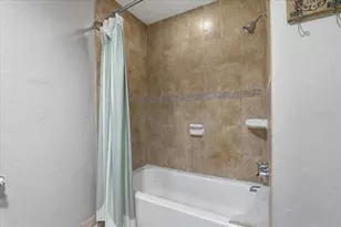 1467 Georgetowne Dr, Sarasota, FL 34232 - Photo 18