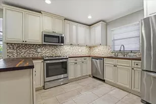 1467 Georgetowne Dr, Sarasota, FL 34232 - Photo 4