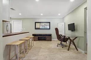 1467 Georgetowne Dr, Sarasota, FL 34232 - Photo 12