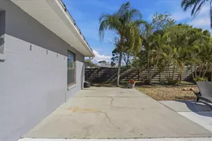 1467 Georgetowne Dr, Sarasota, FL 34232 - Photo 38