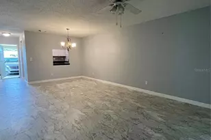 2807 48th Ave Dr W, Bradenton, FL 34207 - Photo 10