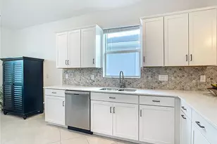 11375 Burgundy Dr, Venice, FL 34293 - Photo 10