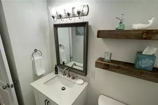 2504 S Milmar Dr, Sarasota, FL 34237 - Photo 20