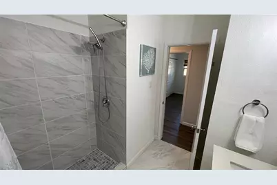 2504 S Milmar Drive, Sarasota, FL 34237 - Photo 22