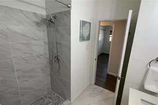 2504 S Milmar Dr, Sarasota, FL 34237 - Photo 22