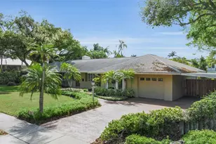 1714 South Dr, Sarasota, FL 34239 - Photo 4