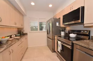 1510 Pelican Point Dr, Sarasota, FL 34231 - Photo 2