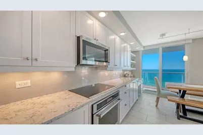2425 Gulf Of Mexico Drive #14E, Longboat Key, FL 34228 - Photo 8