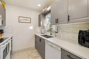 5023 Village Gardens Dr, Sarasota, FL 34234 - Photo 10