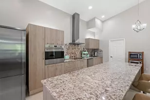 4334 Marcott Cir, Sarasota, FL 34233 - Photo 10