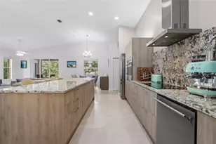 4334 Marcott Cir, Sarasota, FL 34233 - Photo 12