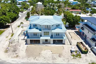 107 Tuna St, Anna Maria, FL 34216 - Photo 10