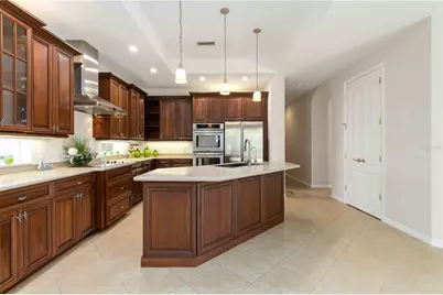 7815 Ashley Circle, University Park, FL 34201 - Photo 8