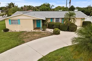 6836 Roxbury Dr, Sarasota, FL 34231 - Photo 22