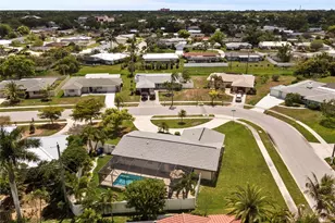 6836 Roxbury Dr, Sarasota, FL 34231 - Photo 16