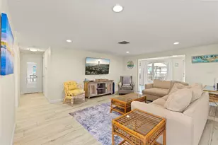 6836 Roxbury Dr, Sarasota, FL 34231 - Photo 10