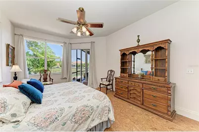 4107 72nd Avenue E, Sarasota, FL 34243 - Photo 6