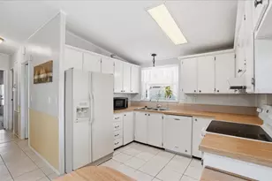 8514 Monarch Pl, Palmetto, FL 34221 - Photo 16