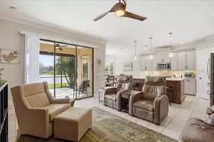 8205 Stirling Falls Cir, Sarasota, FL 34243 - Photo 16