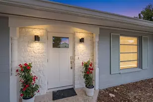 611 Venice Ln, Sarasota, FL 34242 - Photo 2