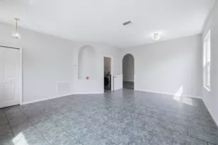 919 Grand Canyon Dr, Valrico, FL 33594 - Photo 6