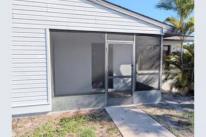 1122 68th Avenue Drive W #5, Bradenton, FL 34207 - Photo 2