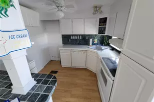 305 Batan Ct, Bradenton, FL 34207 - Photo 2
