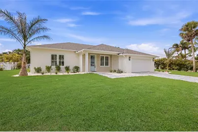 680 Key Royale Drive, Holmes Beach, FL 34217 - Photo 2