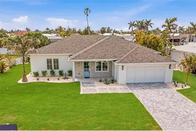 680 Key Royale Drive, Holmes Beach, FL 34217 - Photo 48