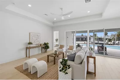 680 Key Royale Drive, Holmes Beach, FL 34217 - Photo 8