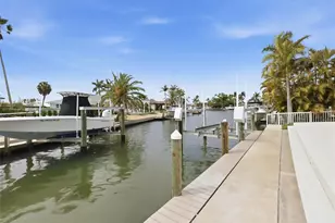 680 Key Royale Dr, Holmes Beach, FL 34217 - Photo 44