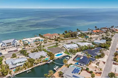 680 Key Royale Drive, Holmes Beach, FL 34217 - Photo 58