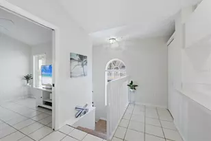 4205 Castlebridge Ln, Sarasota, FL 34238 - Photo 4