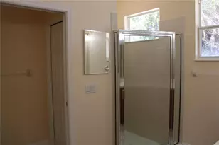 7803 33rd St E, Sarasota, FL 34243 - Photo 16